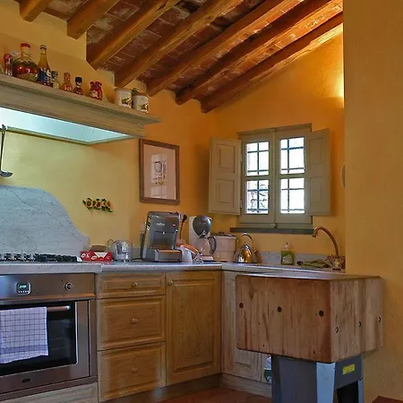Casale Tradizionale Massarosa 펜션